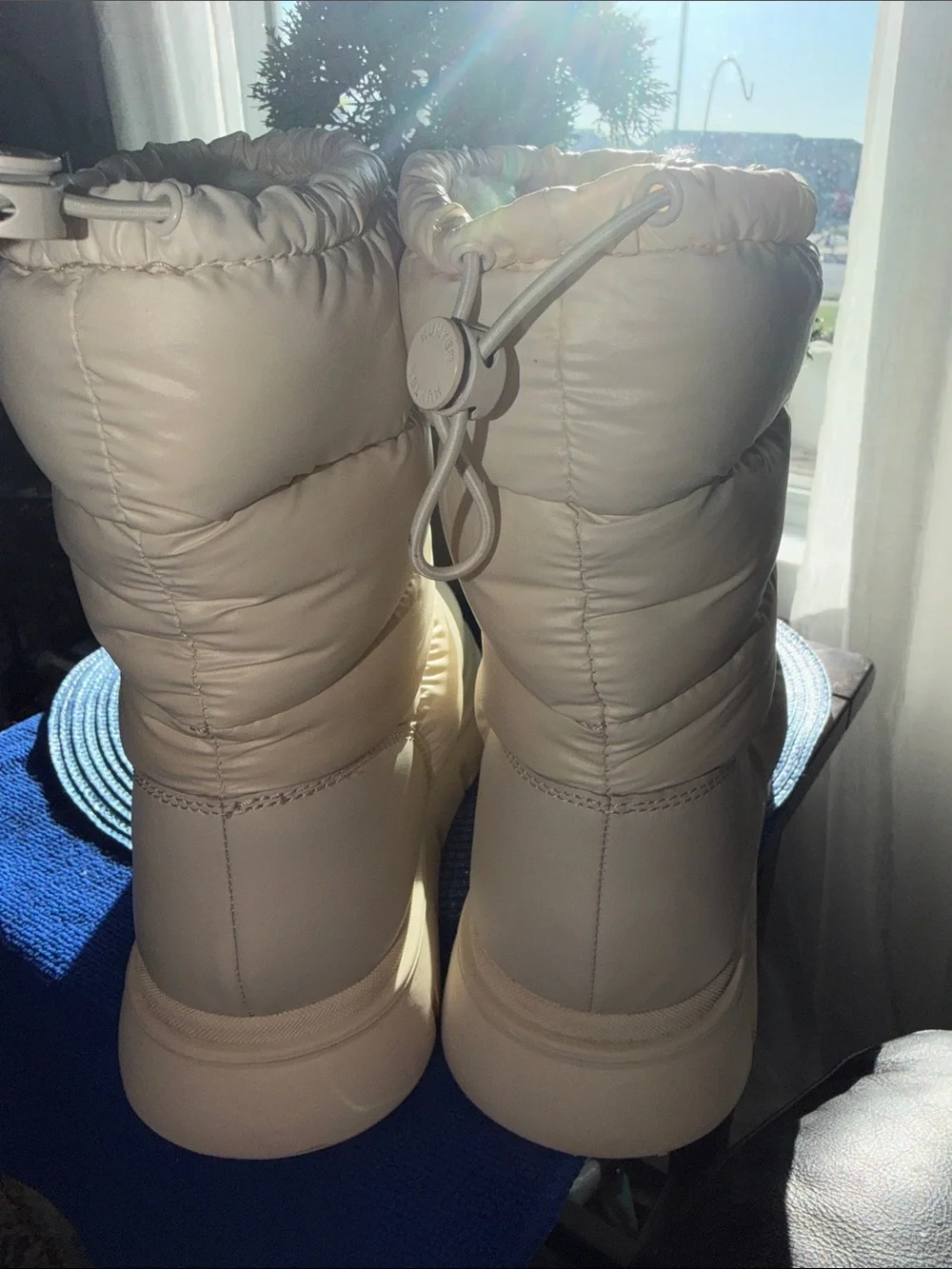 Hunter Women’s Puffer Boots in Cream
